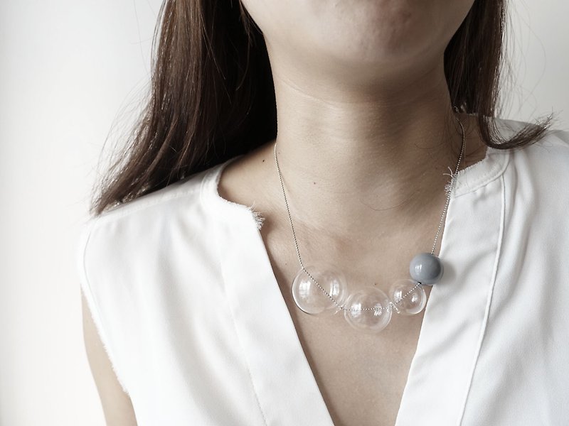 Simple bubble glass with Pantone Necklace - Paloma - สร้อยติดคอ - วัสดุอื่นๆ สึชมพู