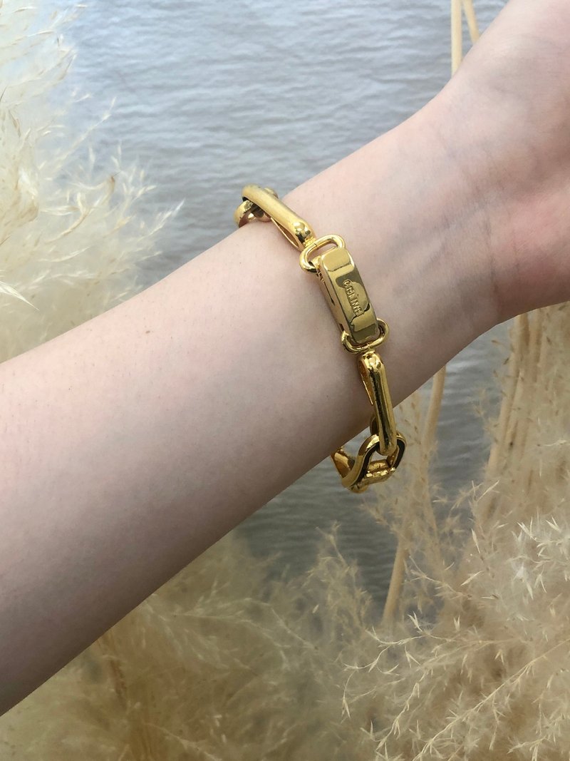 [Direct from Japan, branded used packaging] CELINE Bracelet Gold Black Blazon Vintage Old ivp6ia - สร้อยข้อมือ - วัสดุอื่นๆ สีทอง