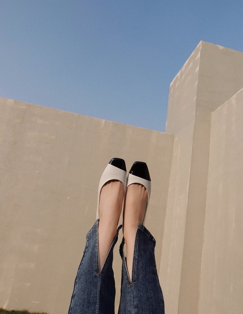 Playful and cute asymmetric French minimalist shoes - รองเท้าหนังผู้หญิง - หนังแท้ ขาว