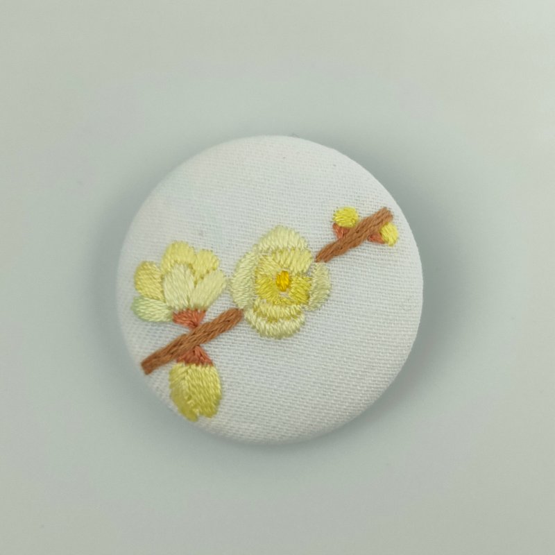 香る蝋梅の刺繍ブローチ - 胸針 - 棉．麻 黃色
