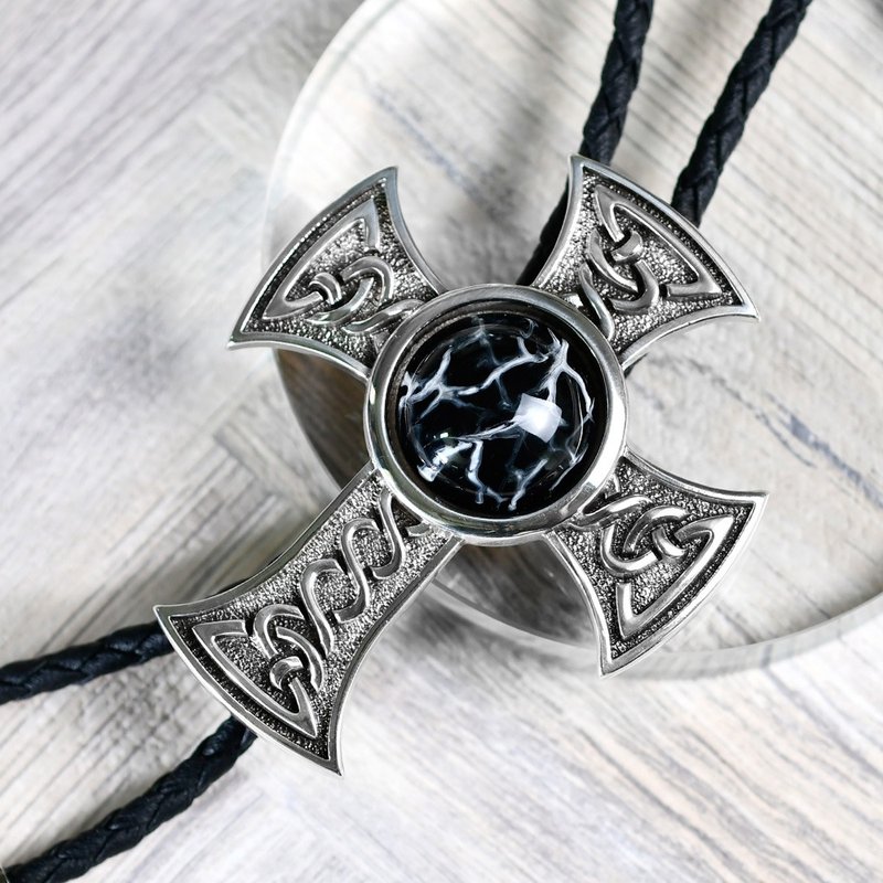 Celtic Knot Cross Paul Tie Bolo Tie Genuine Leather Necklace Leather Cord Tie - เนคไท/ที่หนีบเนคไท - หนังแท้ สีเงิน