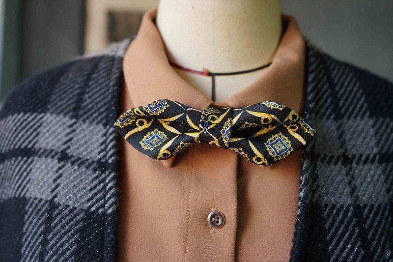 Antique cloth flower tie remade handmade bow tie-retro gold lock black-wide version - หูกระต่าย/ผ้าพันคอผู้ชาย - ผ้าไหม สีดำ