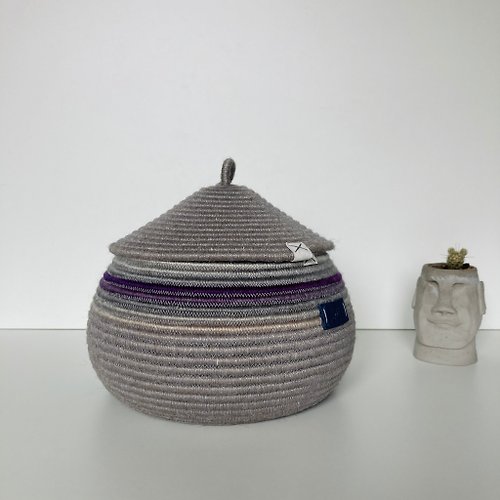 KOTTOSH ART Grey jute storage basket with lid 20 cm x 18.5 cm