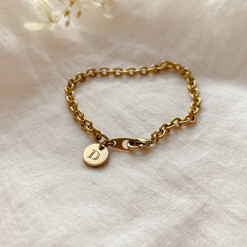Simple- Letter brass bracelet - สร้อยข้อมือ - ทองแดงทองเหลือง สีทอง