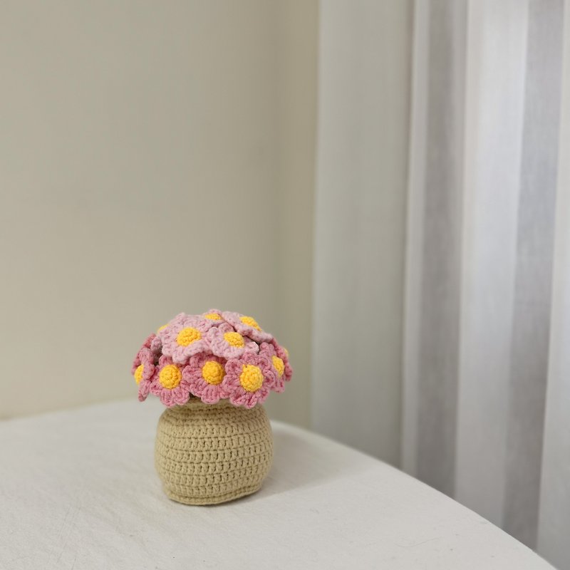 Knitted daisy potted plant - Items for Display - Cotton & Hemp Pink
