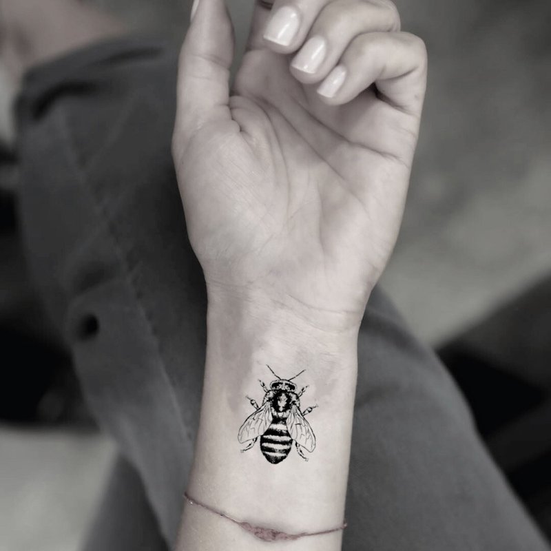 OhMyTat 手腕位置仿真蜜蜂昆蟲動物刺青圖案紋身貼紙 (2枚) - 紋身貼紙 - 紙 黑色