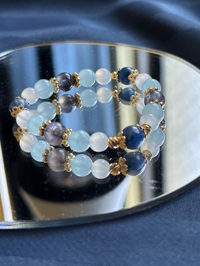 Stone, cordierite, aquamarine natural crystal bracelet/relaxes mood and enhances confidence - สร้อยข้อมือ - คริสตัล สีน้ำเงิน