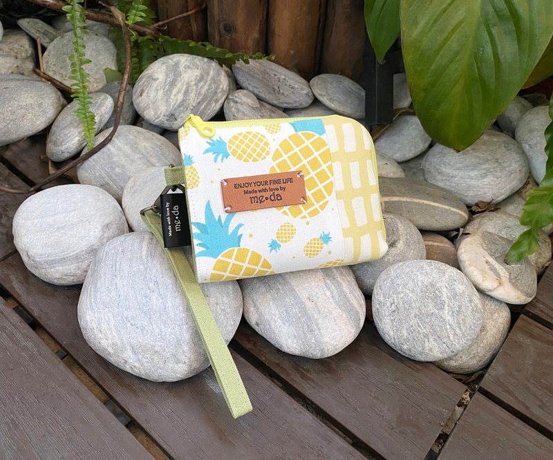 6 Coin Zipper Coin Purse Summer Pineapple - กระเป๋าใส่เหรียญ - ผ้าฝ้าย/ผ้าลินิน สีเหลือง