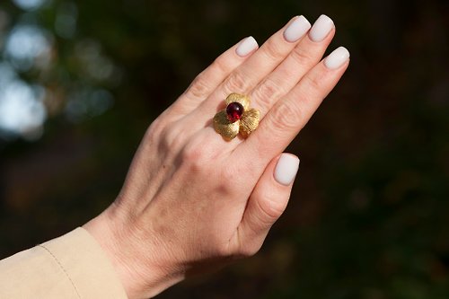 AVAmber Handmade ring Amber flower, Ruby amber ring, Ring with red stone, Gold-plated