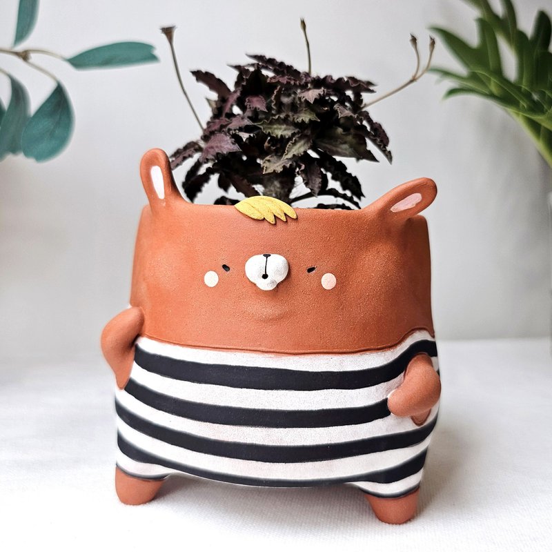 Bunny planter wearing jail costume. Handmade terracotta 花 - 花瓶/花器 - 陶 