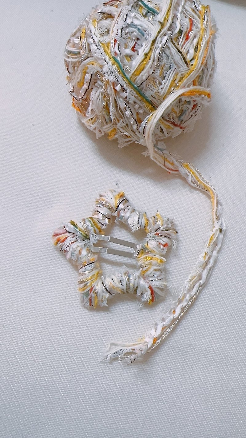 Autumn and winter woolen hairpins cute plush hairpins star hairpins - เครื่องประดับผม - ขนแกะ หลากหลายสี