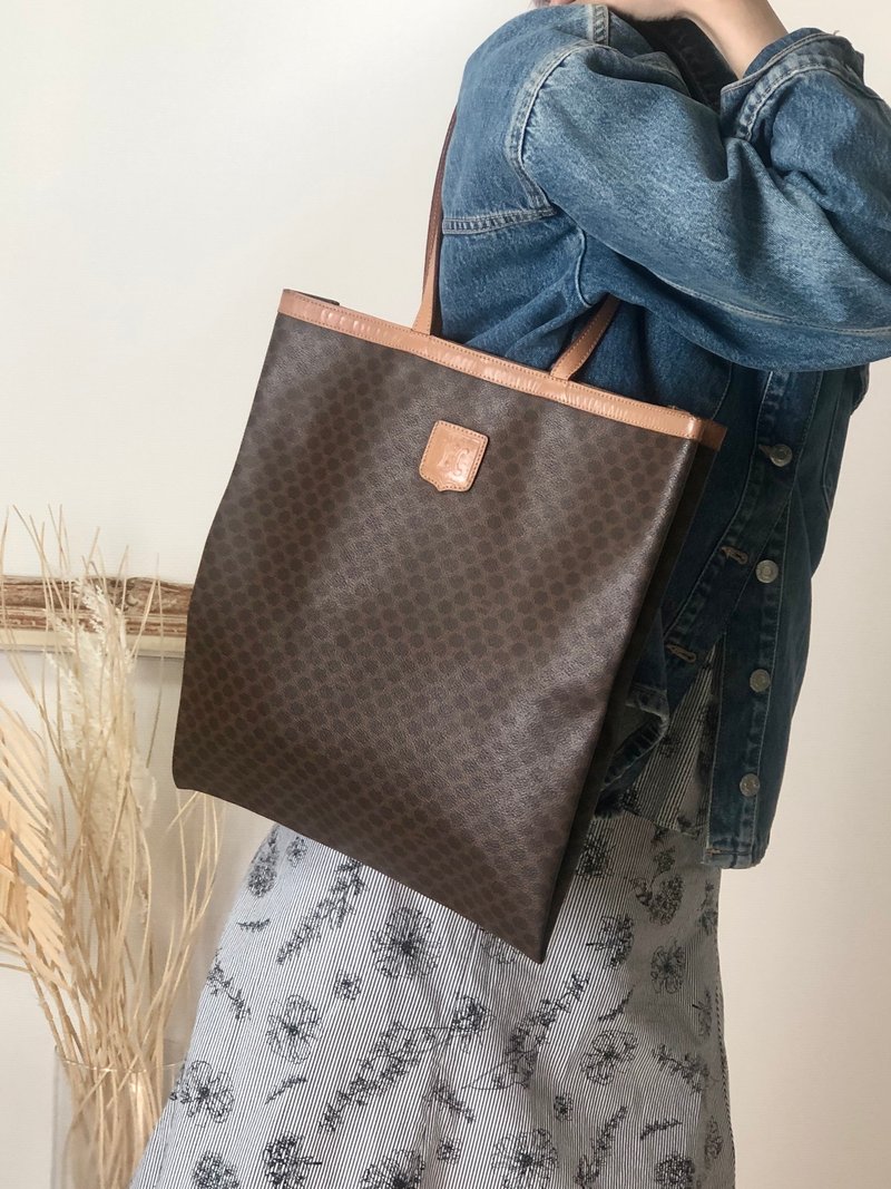 【 日本直送　名牌中古包 】CELINE セリーヌ マカダム ハンドバッグ ブラウン ブラゾン型押し PVC トートバッグ vintage fpujkf - 手提包/手提袋 - 防水材質 咖啡色