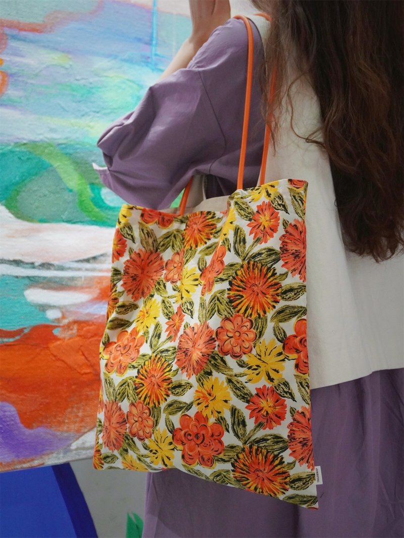 Imported Liberty fabric summer orange large flower bag canvas bag portable leisure large capacity beach bag - กระเป๋าถือ - ผ้าฝ้าย/ผ้าลินิน สีแดง