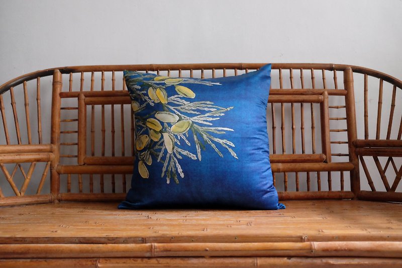 Qixian SECLUSION OF SAGE / Small Island Pillow－Xiao Nan Calocedrus Formosana - Pillows & Cushions - Silk Blue