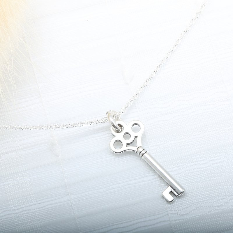 Key of love Key 925 sterling silver necklace Valentine's Day gift - Necklaces - Sterling Silver Silver