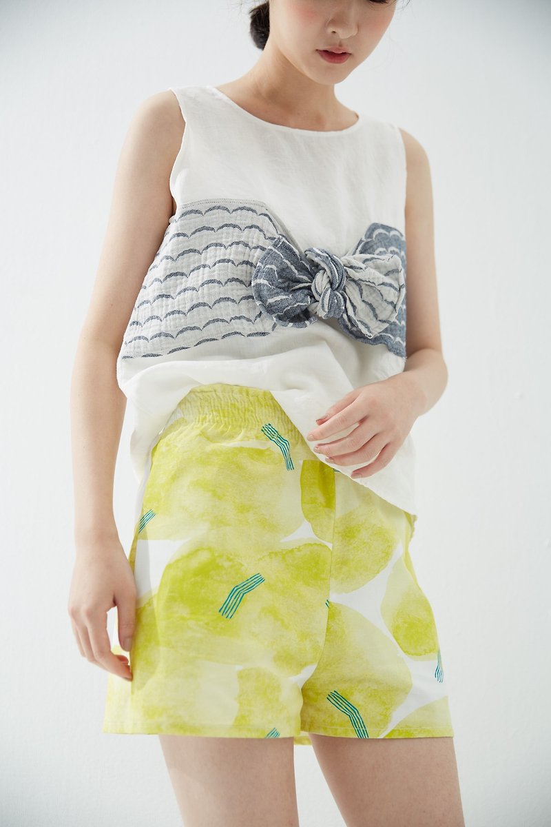 Y1,hsuan X Redwood exclusive printed fabric series lace waist shorts library - กางเกงขายาว - ผ้าฝ้าย/ผ้าลินิน สีเหลือง