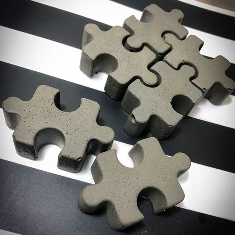 Cement jigsaw set of 6 into the coaster placemat - Items for Display - Cement Gray