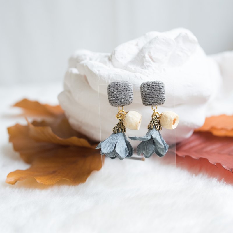 參樓-果實耳環 | 淺灰 x 琥珀 | 乾燥花&果實 (造型耳針 款) - 耳環/耳夾/耳骨夾 - 植物．花 