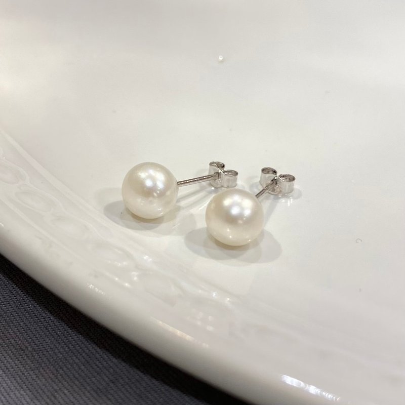 [K14 WHITE GOLD F/WATER PEARL] 14K white gold 5mm freshwater pearl earrings 14KWGP1 June birthstone - Earrings & Clip-ons - Other Metals White