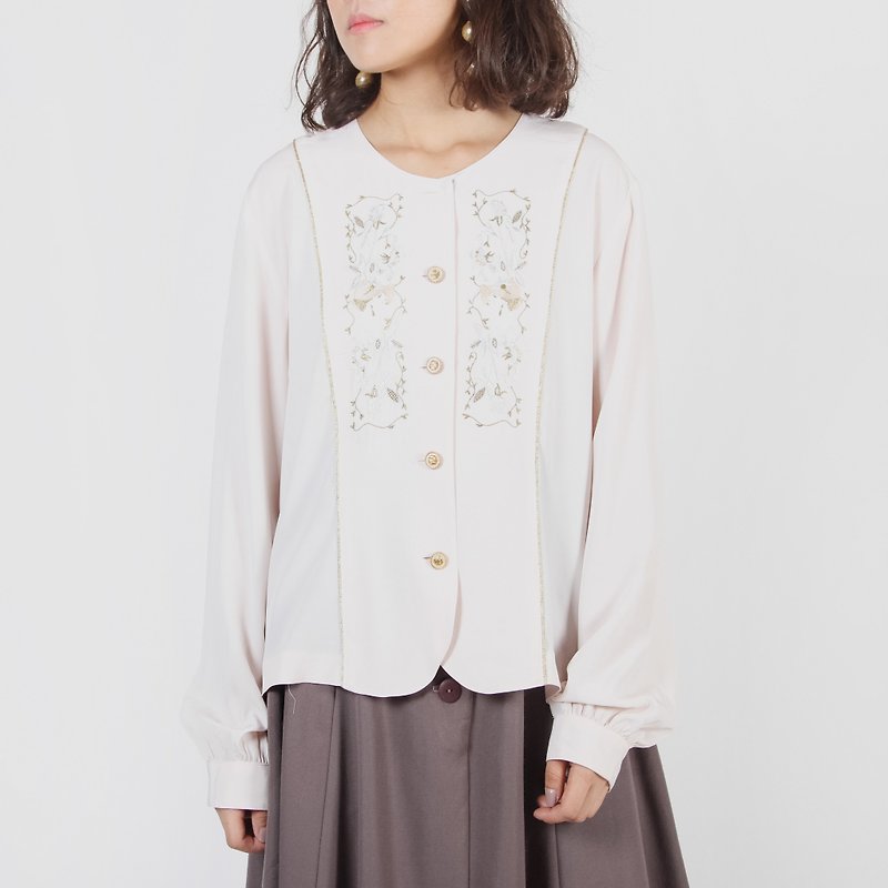 [Egg Plant Vintage] Dazheng Nuwa Embroidery Solid Color Vintage Shirt - เสื้อเชิ้ตผู้หญิง - เส้นใยสังเคราะห์ ขาว