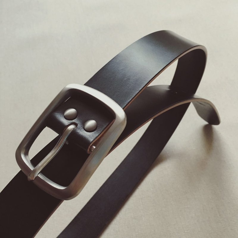 Handmade leather belt black J & E bridle leather selection hip back business belt buckle leather knight PXK produced - เข็มขัด - หนังแท้ สีดำ