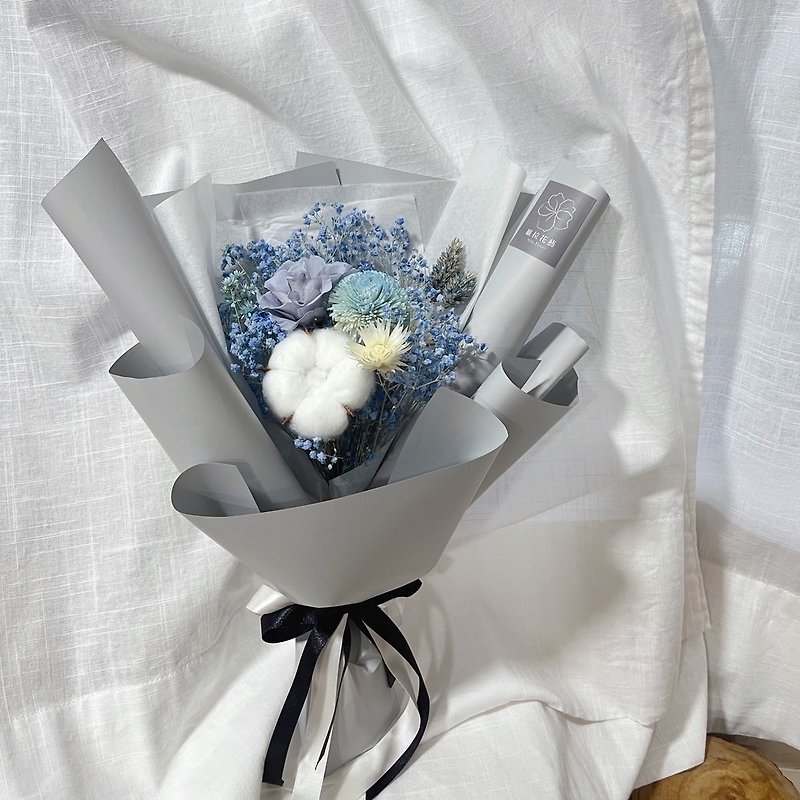 【Vera Floral】Graduation Bouquet Graduation Flower Blue Rose Bouquet - ช่อดอกไม้แห้ง - พืช/ดอกไม้ 