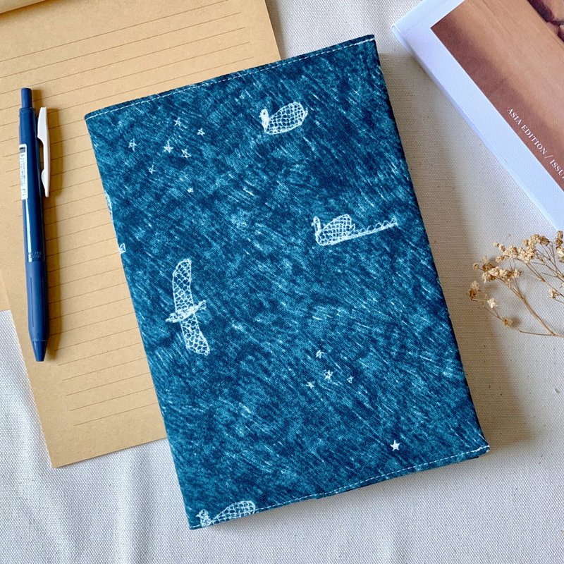 Lake and Starry Sky at Night - Adjustable Book Cover and Book Cover Adjustable Thickness A5 Size | Haibai Handmade - Book Covers - Cotton & Hemp Blue