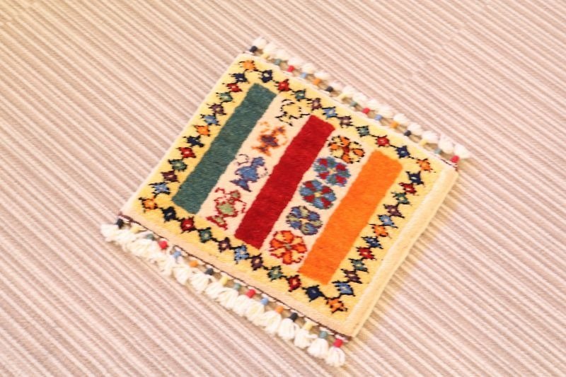 イエロー 手織り 絨毯 座布団サイズ 花柄 羊毛&草木染め - 地墊/地毯 - 其他材質 黃色