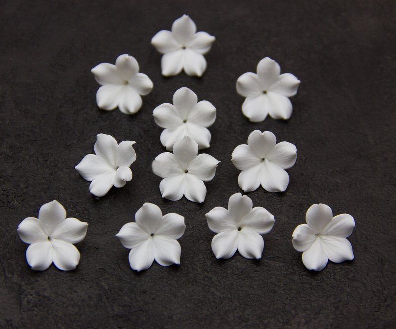 White Flowers making jewelry 1.7 cm, Polymer clay flower beads - Parts, Bulk Supplies & Tools - Plastic White