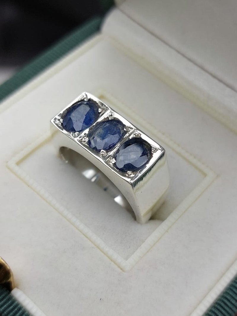 Natural Mens Deep Blue threestone Sapphire Ring Sterling Silver 925 Elegant Man - 戒指 - 寶石 藍色