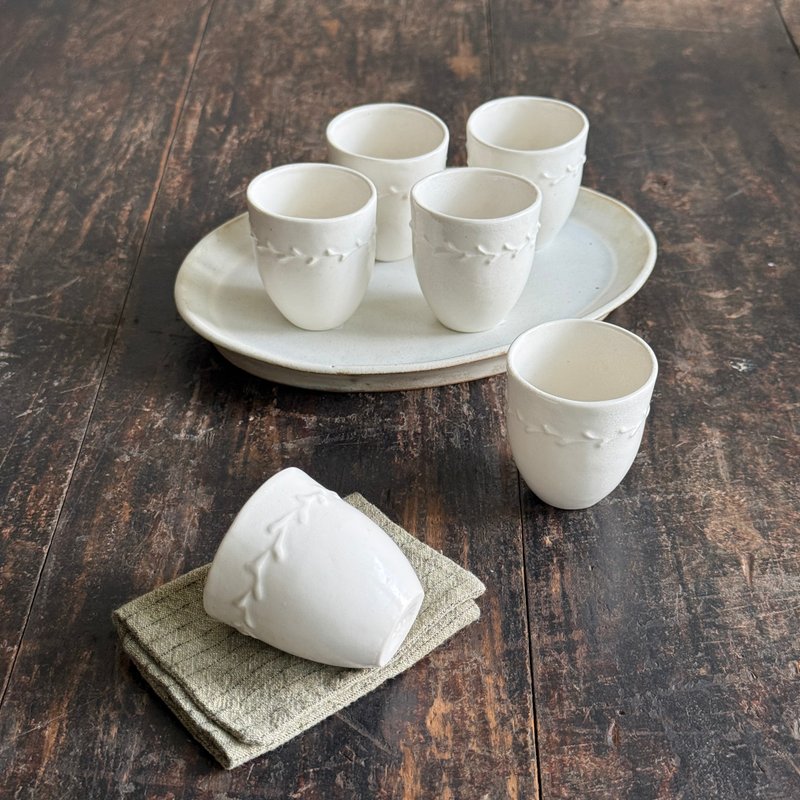 白瓷擠泥小茶杯_六入 - 茶壺/茶杯/茶具 - 瓷 白色
