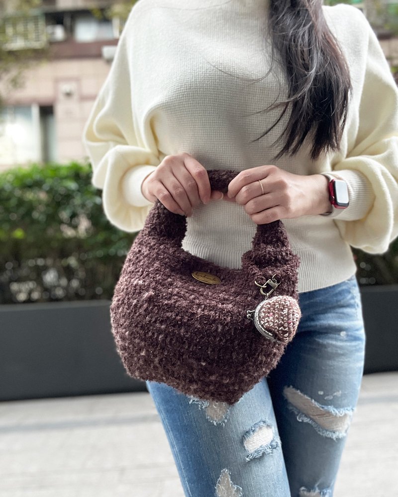 Hook Wrist Bag [Retro Teddy Brown] Portable/Furry Bag/Handmade Knitted Bag/Wool Warmth - กระเป๋าถือ - ขนแกะ 