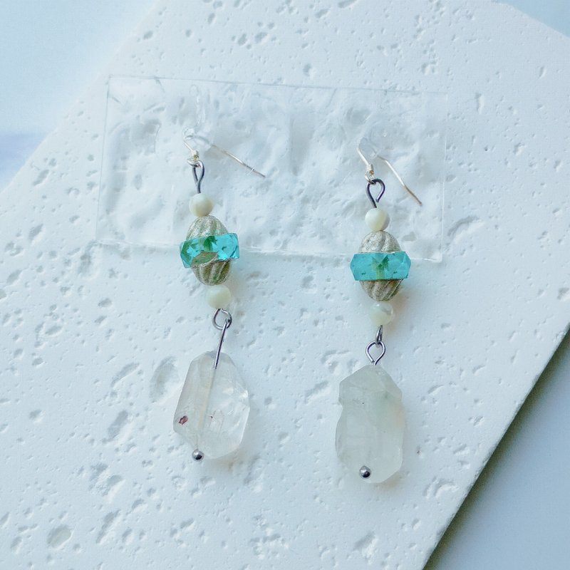 【Blue green】 Glass Beads and Natural Stones Earrings - Earrings & Clip-ons - Glass Green