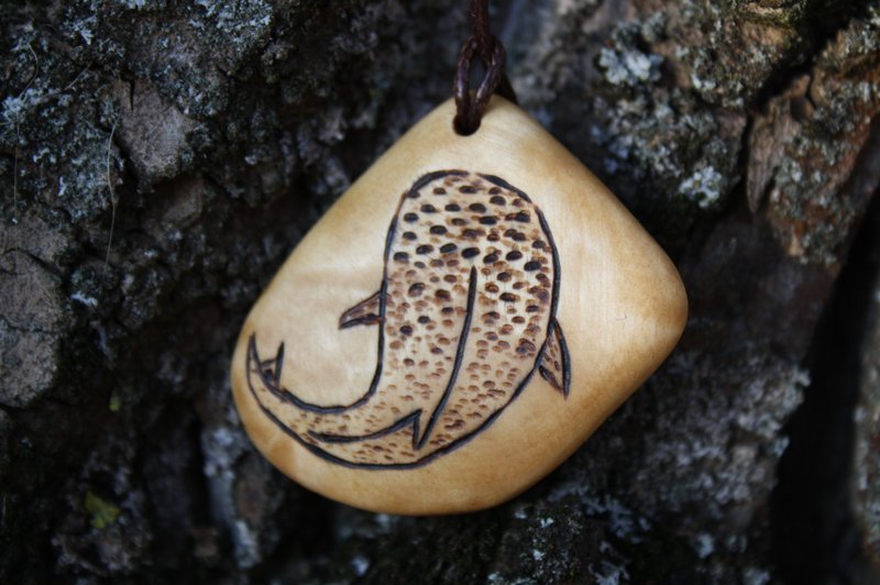 Whale infinity Strength Power Calmness Pacification Necklace Fantasy Spirit - สร้อยคอ - ไม้ 