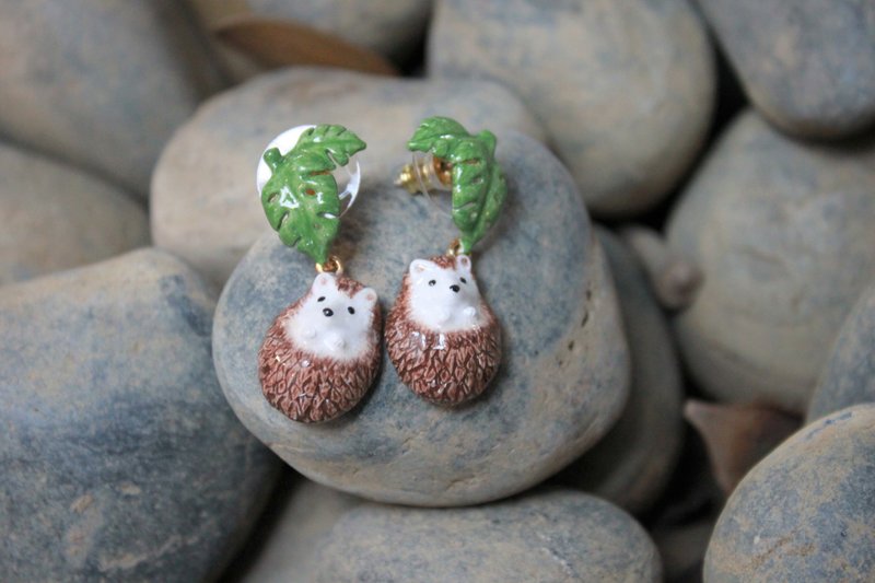 Little hedgehog leaf earrings - ต่างหู - วัตถุเคลือบ 