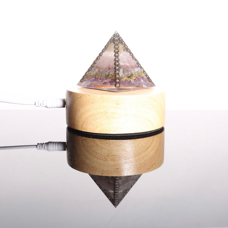 【卒業祝い】神秘の祭壇-オルゴナイト ピラミッド ナイトライト オルゴナイト クリスタル ヒーリング オルゴン - 照明・ランプ - クリスタル ピンク