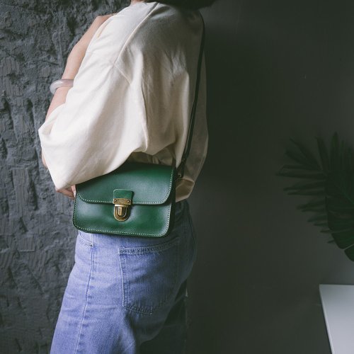 寇比手工皮件 Colbie Leather 真皮極簡輕巧斜揹包腰包 8008-1 綠Y