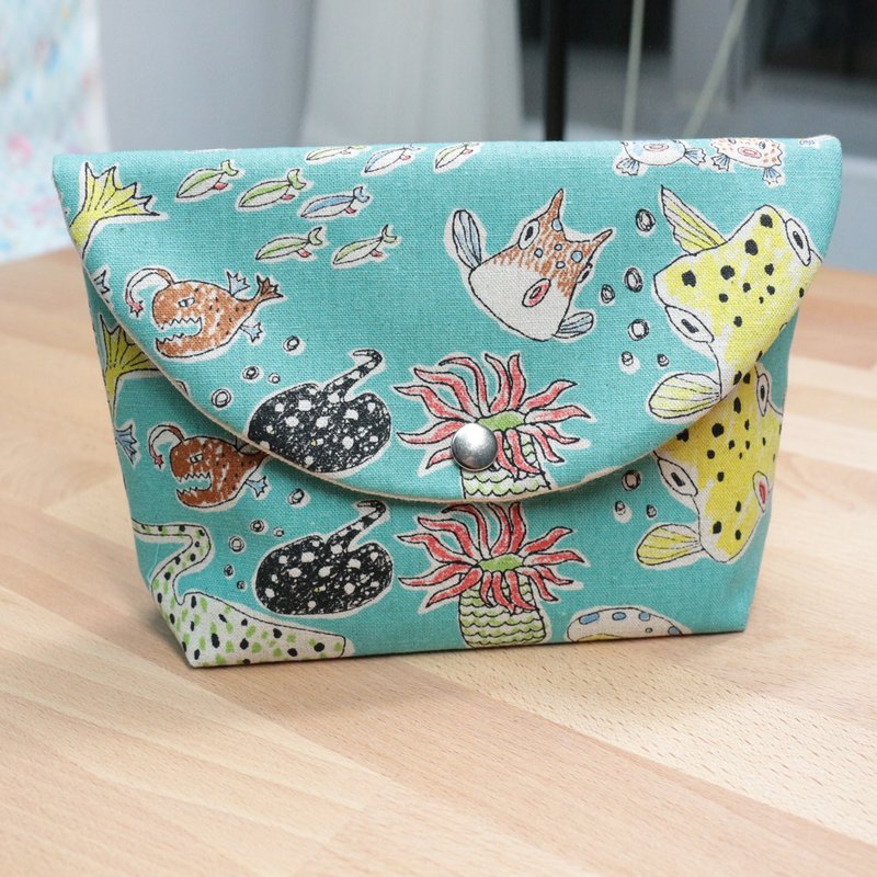 [Strange deep-sea fish] Cosmetic bag sundries bag storage bobo fish coral - กระเป๋าเครื่องสำอาง - ผ้าฝ้าย/ผ้าลินิน ขาว