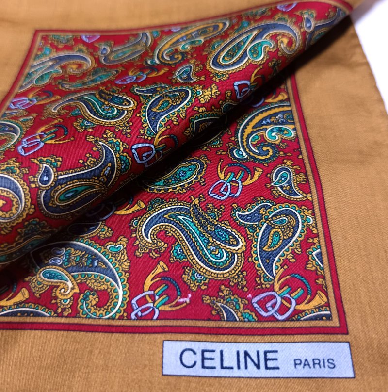 Celine Paris Vintage Handkerchief Red Paisley 20 x 19.5 inches. - 手帕 - 棉．麻 紅色