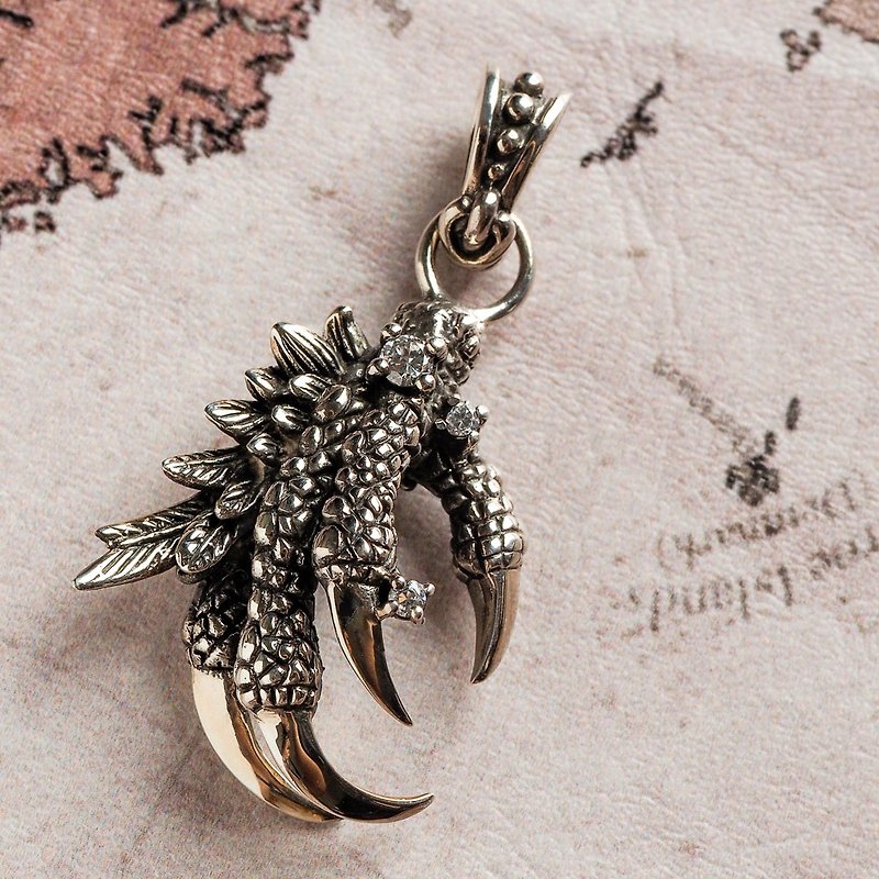 925 sterling silver three-dimensional finely carved dragon claw necklace pendant single pendant price comes with anti-allergic white steel chain - สร้อยคอ - เงินแท้ สีเงิน