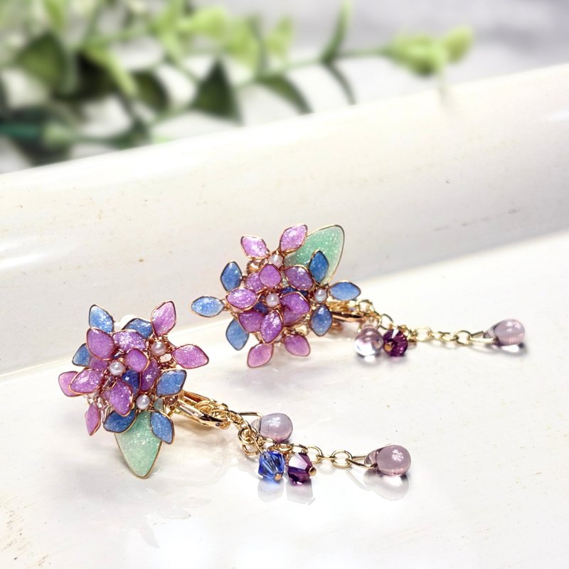 Hydrangea 2-way Earrings | Purple & Blue Resin Flower w/ Swarovski (紫陽花) - ต่างหู - เรซิน สีม่วง