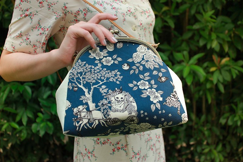 [Animal fairy tale] gold bag / side backpack / clutch / storage bag - กระเป๋าคลัทช์ - ผ้าฝ้าย/ผ้าลินิน สีน้ำเงิน