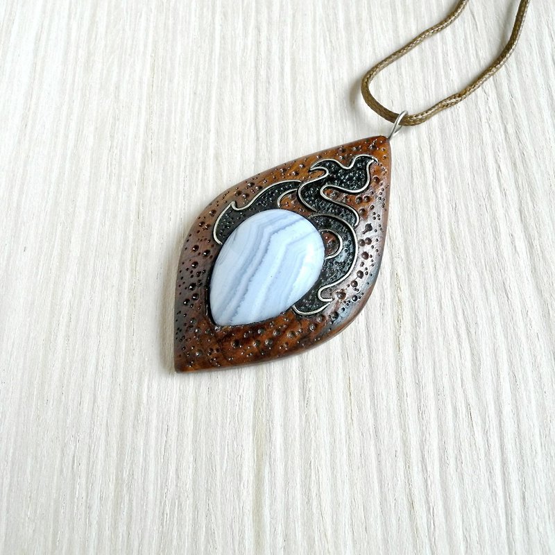 Wooden necklace with blue agate - สร้อยคอ - ไม้ สีนำ้ตาล
