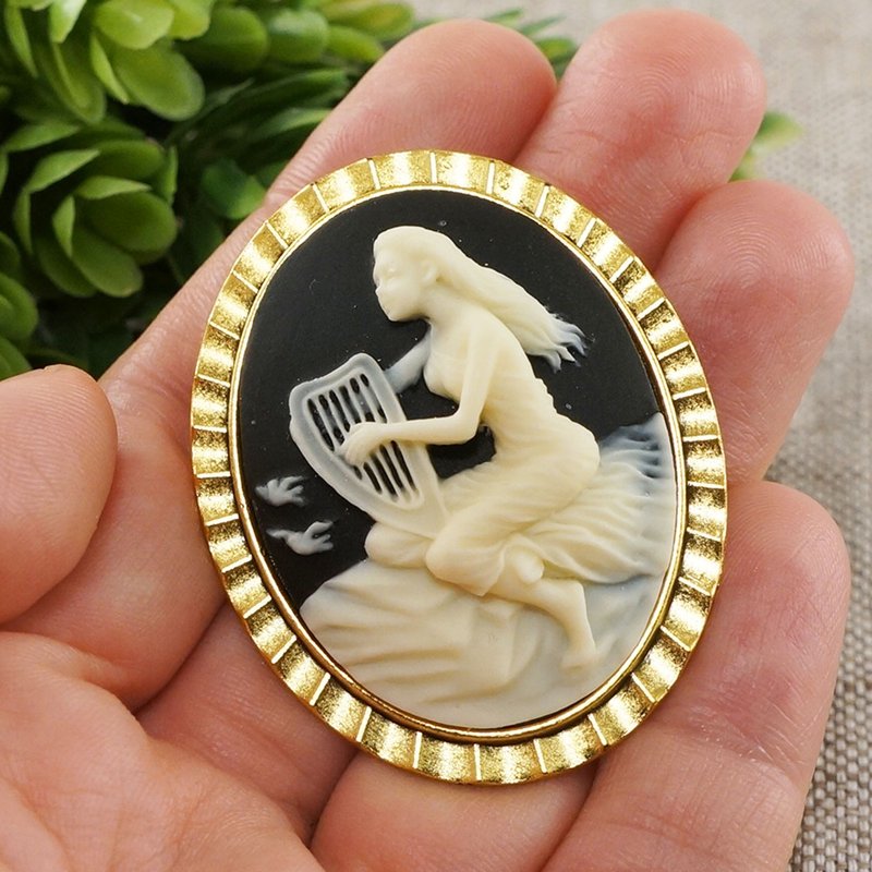 Ivory Black Musician Girl Lady Playing Harp Cameo Gold Brooch Pin Woman Jewelry - 胸針 - 其他材質 黑色