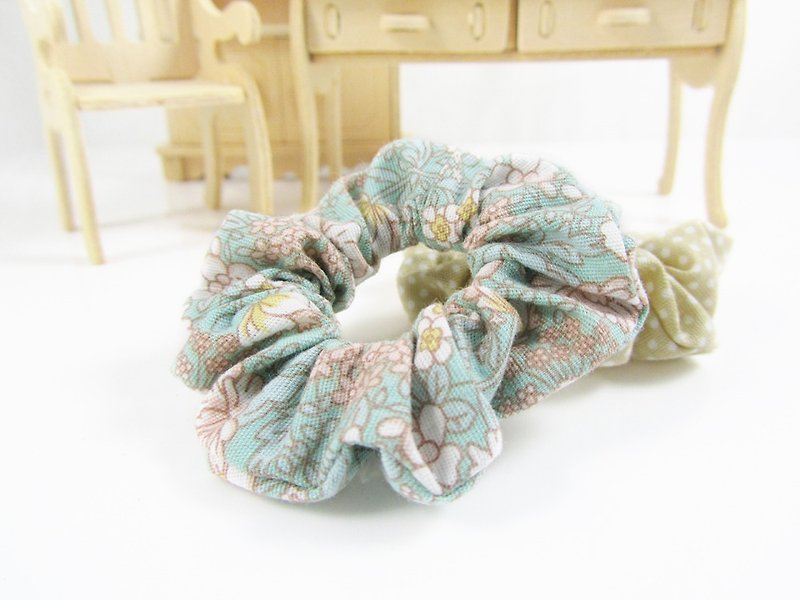 Hand made Mini hair scrunchies- Flower world - เครื่องประดับผม - ผ้าฝ้าย/ผ้าลินิน สีน้ำเงิน