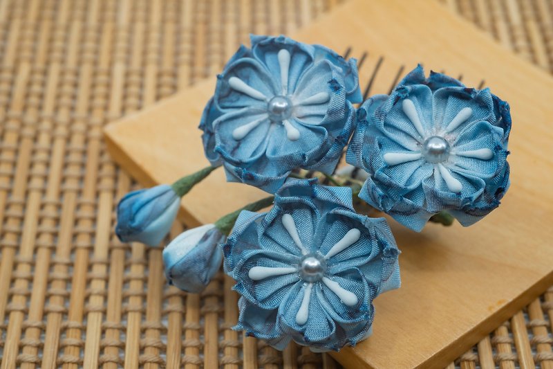 【Dancing 桜まお】つまみ Fine work / Sakura hair comb (hand dyed-dark blue) - Hair Accessories - Silk Blue