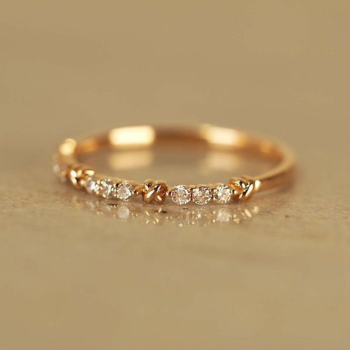 Kelimeraki Jewellery The Diamond and Cross Ring |鑽石十字線戒 | 18K 玫瑰金