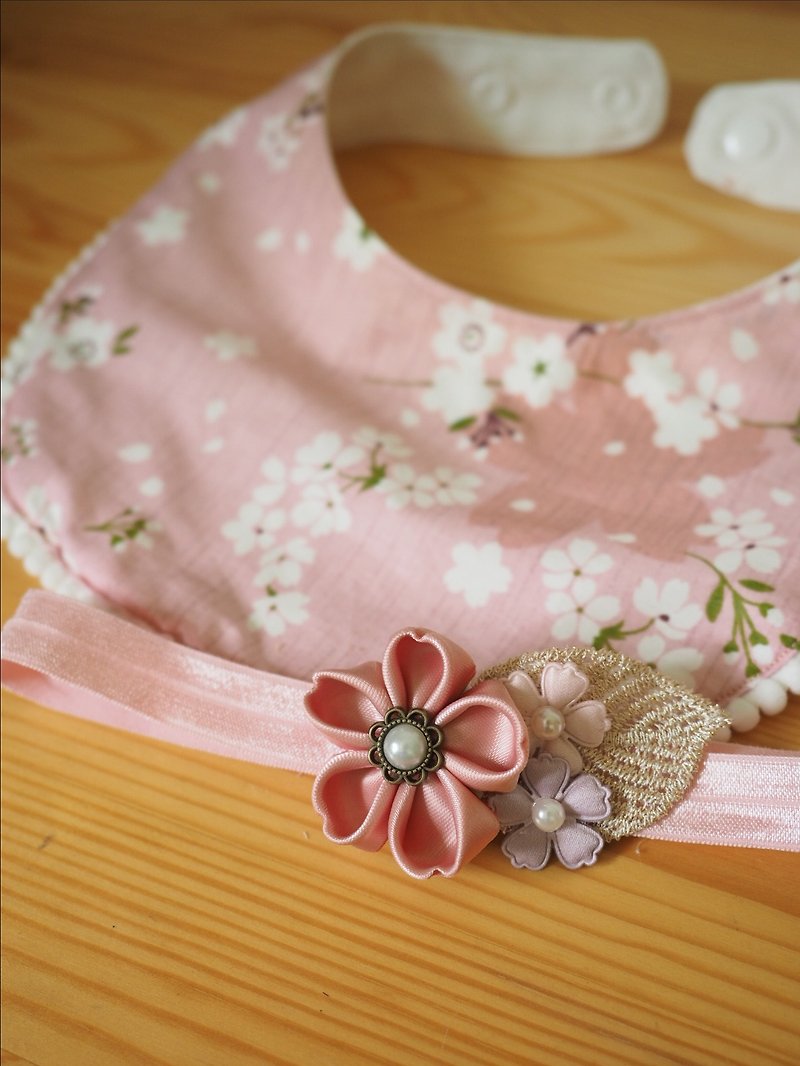 粉紅絲帶櫻花拼優雅小花嬰兒/小童彈性髮帶及圍兜套裝 - 滿月禮物 - 棉．麻 粉紅色