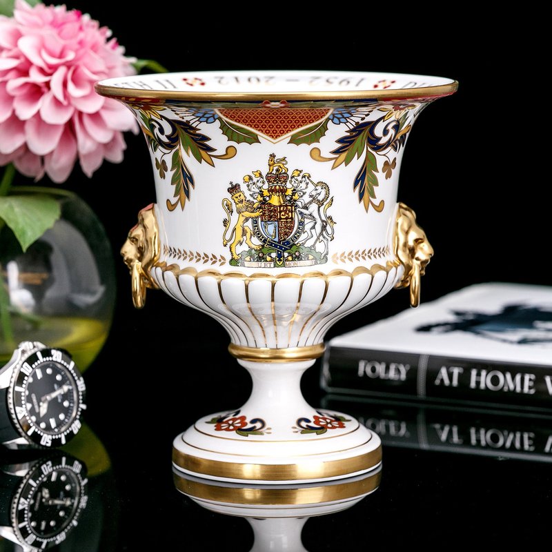【女王鑽禧】Royal Worcester 2012伊麗莎白二世紀念狮頭寶瓶花瓶 - 花瓶/花器 - 瓷 
