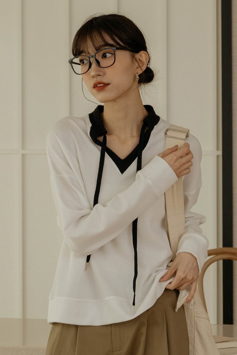 V領拼接綁帶鬆餅格上衣(白) - 女上衣/長袖上衣 - 棉．麻 白色